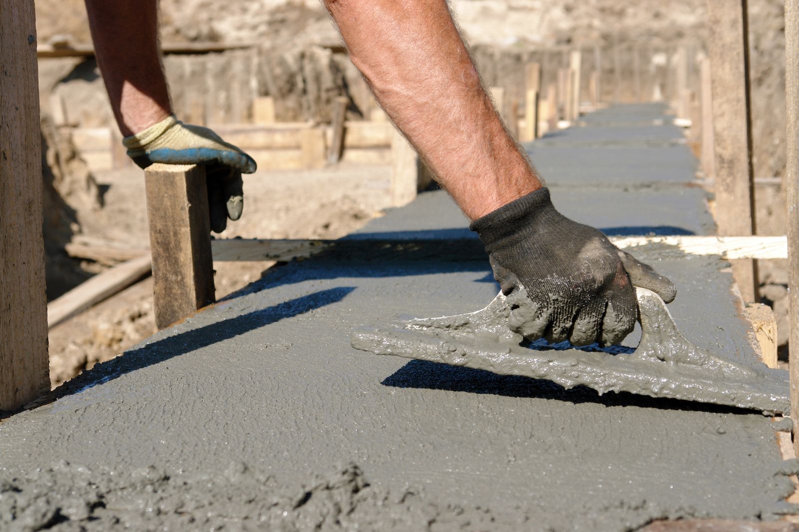 Finishing a fresh concrete pour with a float
